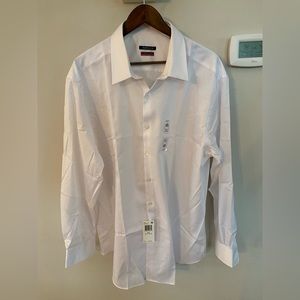 Van Hausen slim fit stretch dress shirt with flex collar. 18.5 34/35